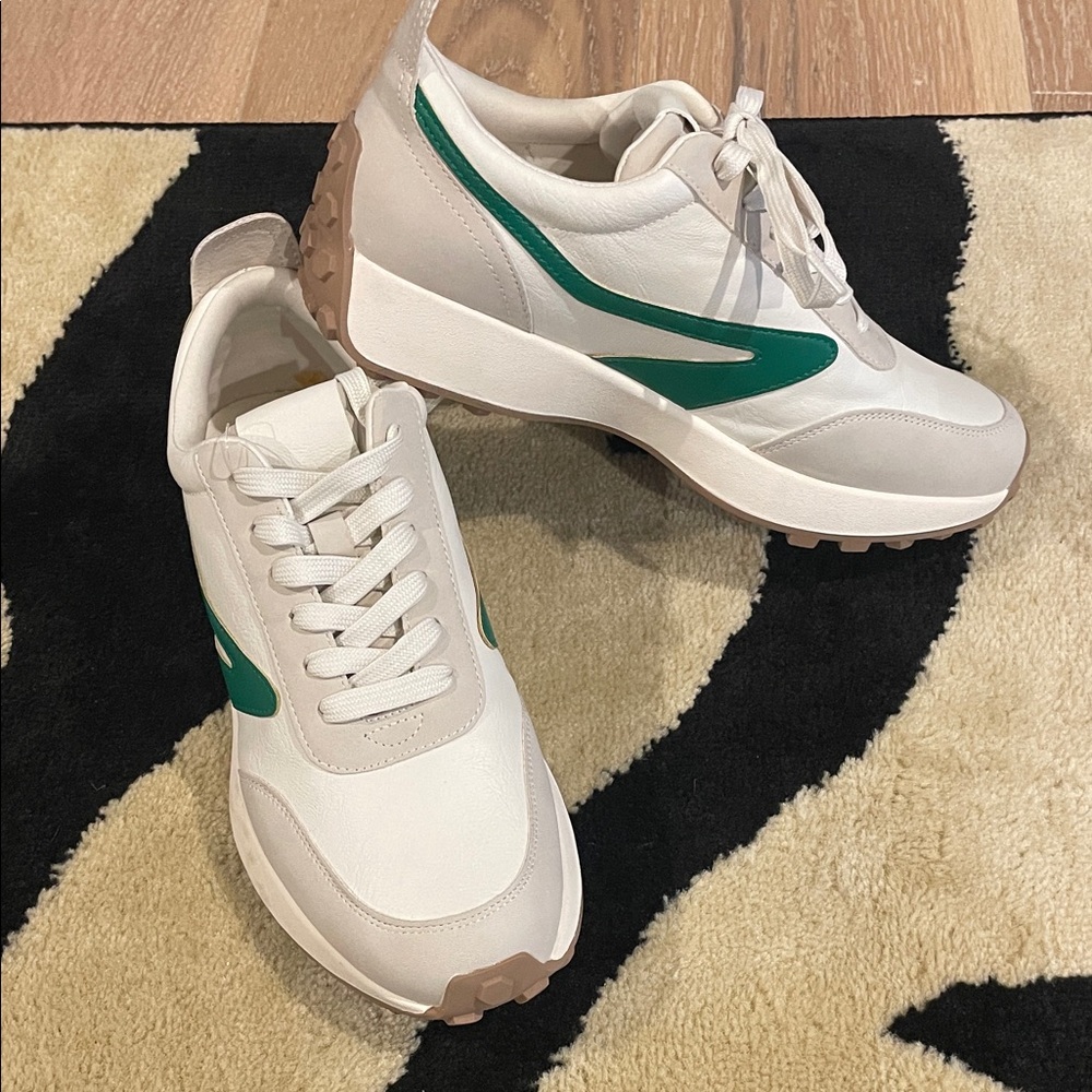 New without tags. dole Vita athletic shoes